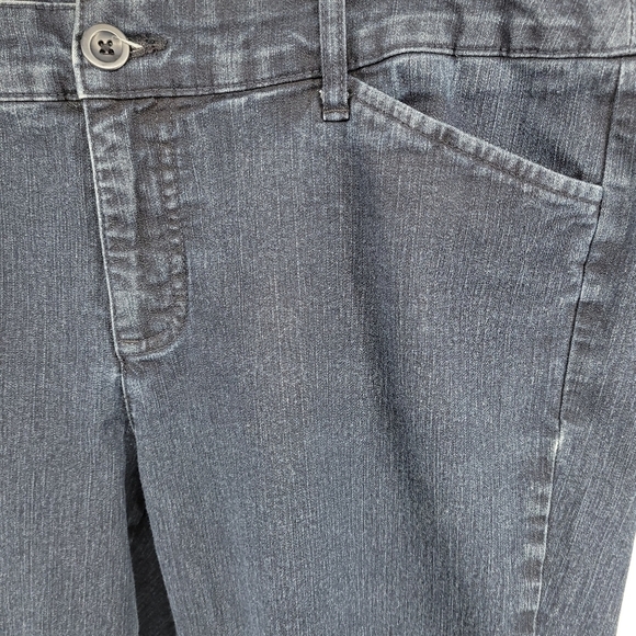 St. John's Bay Capri Women's Dark Wash Blue Denim Jeans Size 10 - Picture 12 of 12